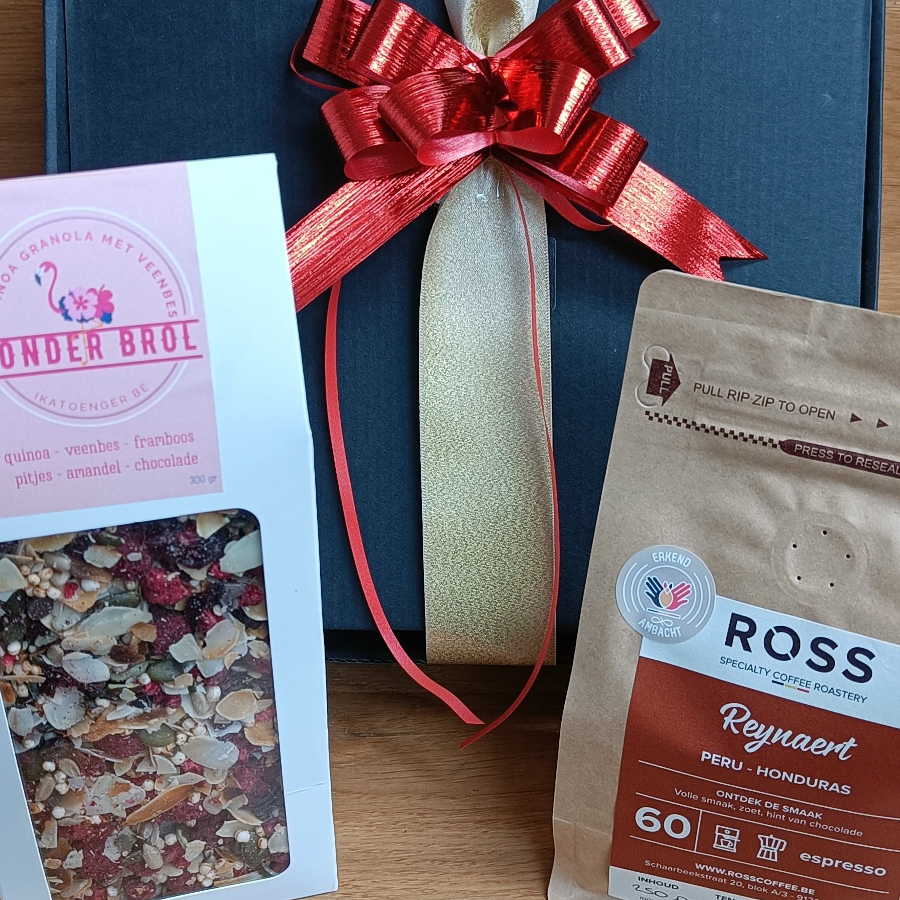 Reynaert Koffiepakket met granola – ROSS Coffee geschenkpakket met verfijnde Reynaert koffie en ambachtelijke granola, lokaal en stijlvol.