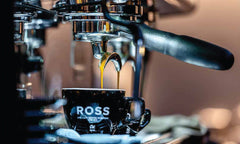 Genieten van latte art bij ROSS Coffe in De Vleeshalle