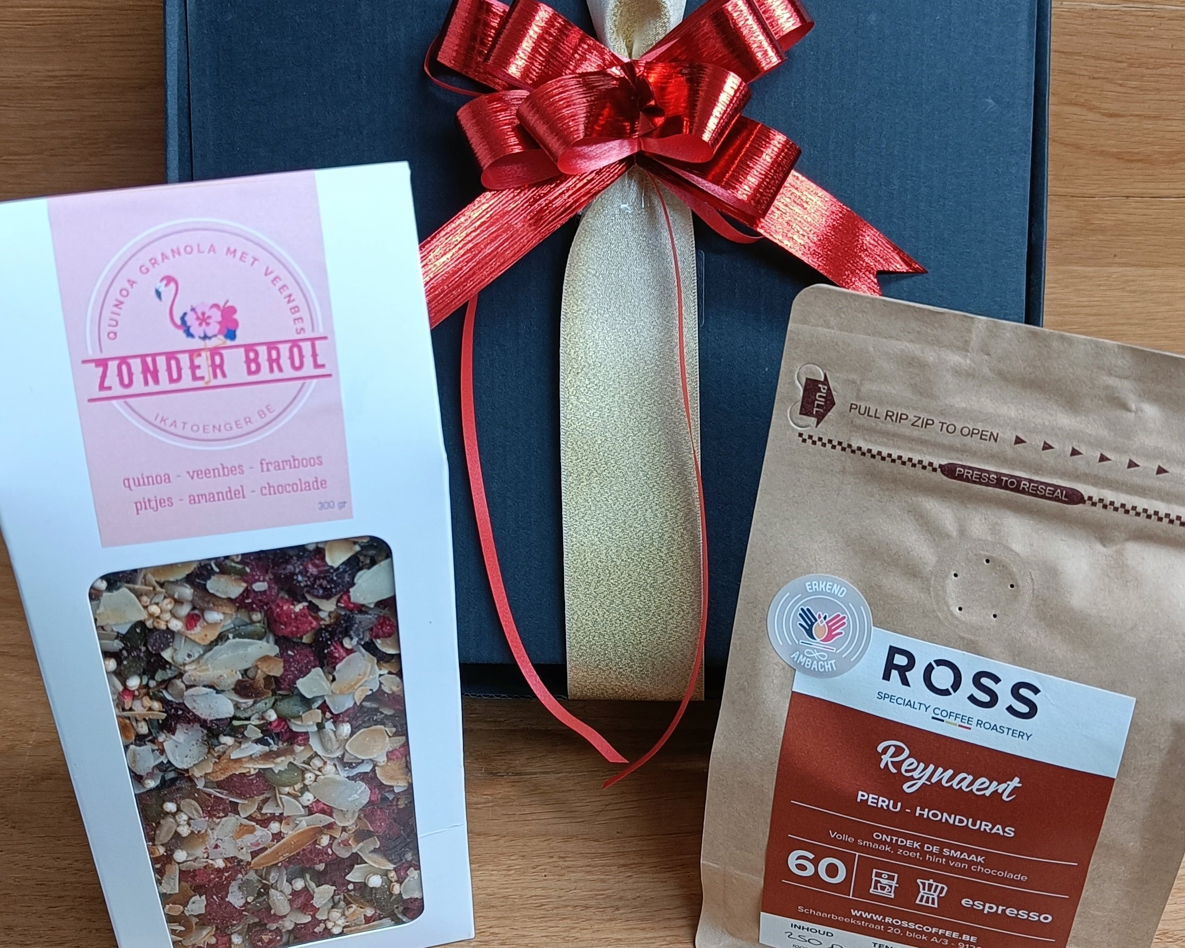 Reynaert Koffiepakket met granola – ROSS Coffee geschenkpakket met verfijnde Reynaert koffie en ambachtelijke granola, lokaal en stijlvol.