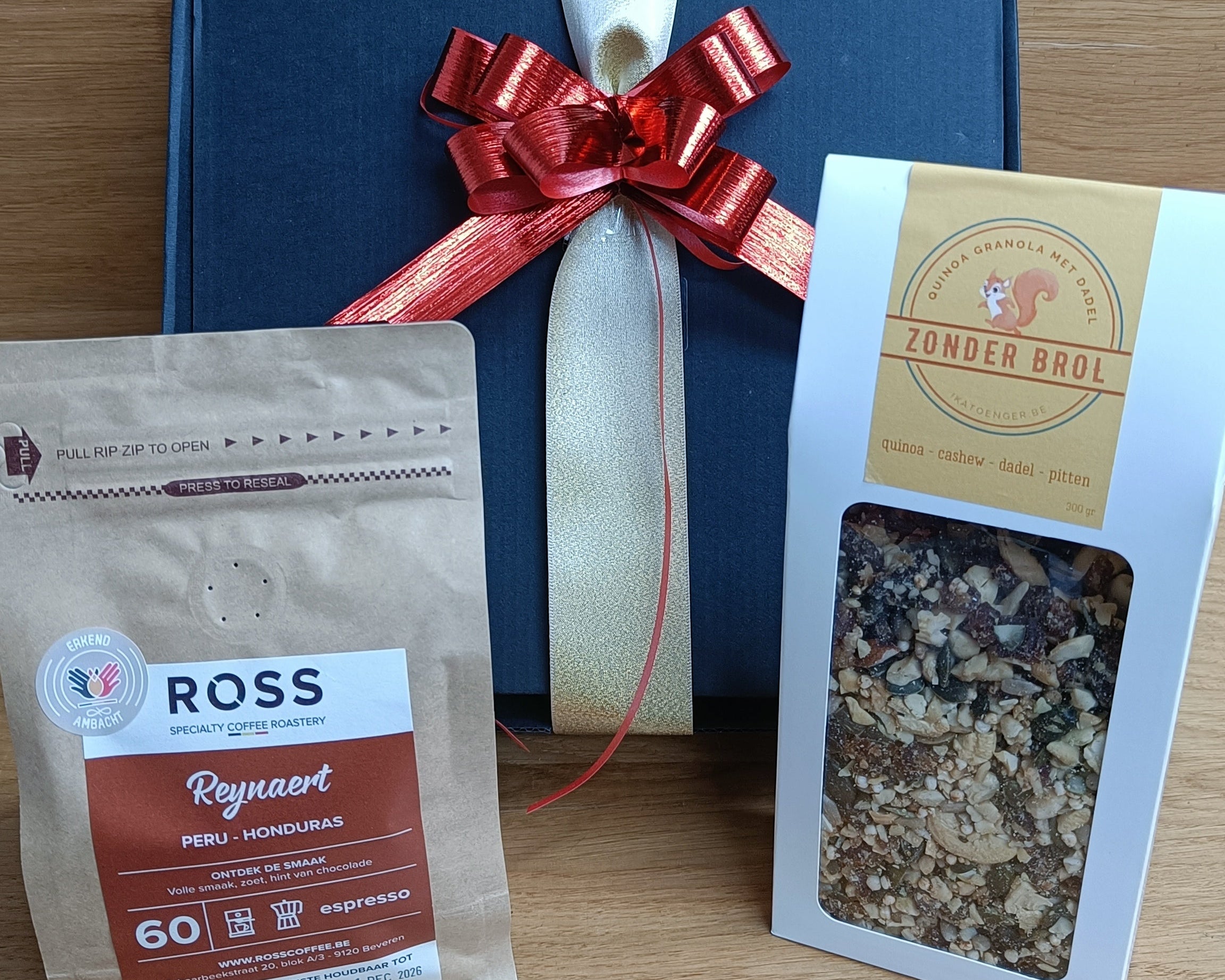 Reynaert Koffiepakket met granola – ROSS Coffee geschenkpakket met verfijnde Reynaert koffie en ambachtelijke granola, lokaal en stijlvol.